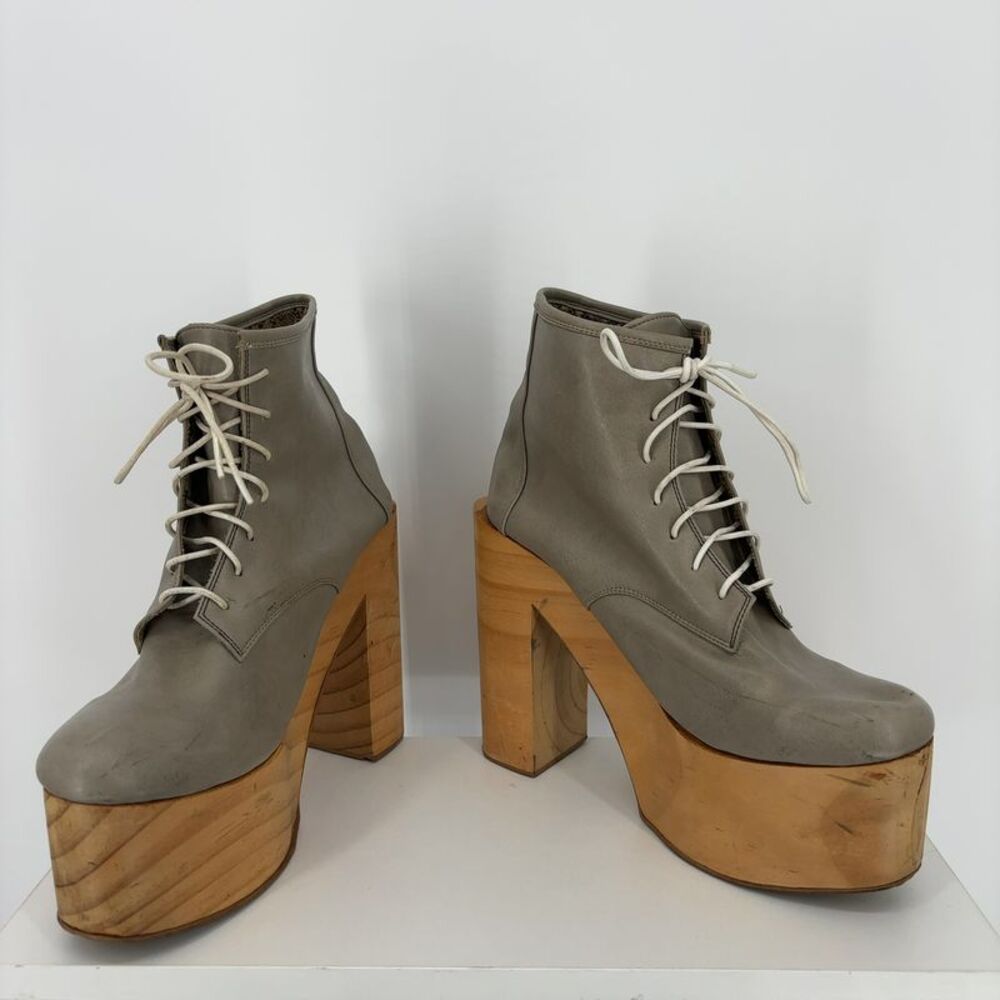 Deandri Grey Wooden Platforms in Size 7